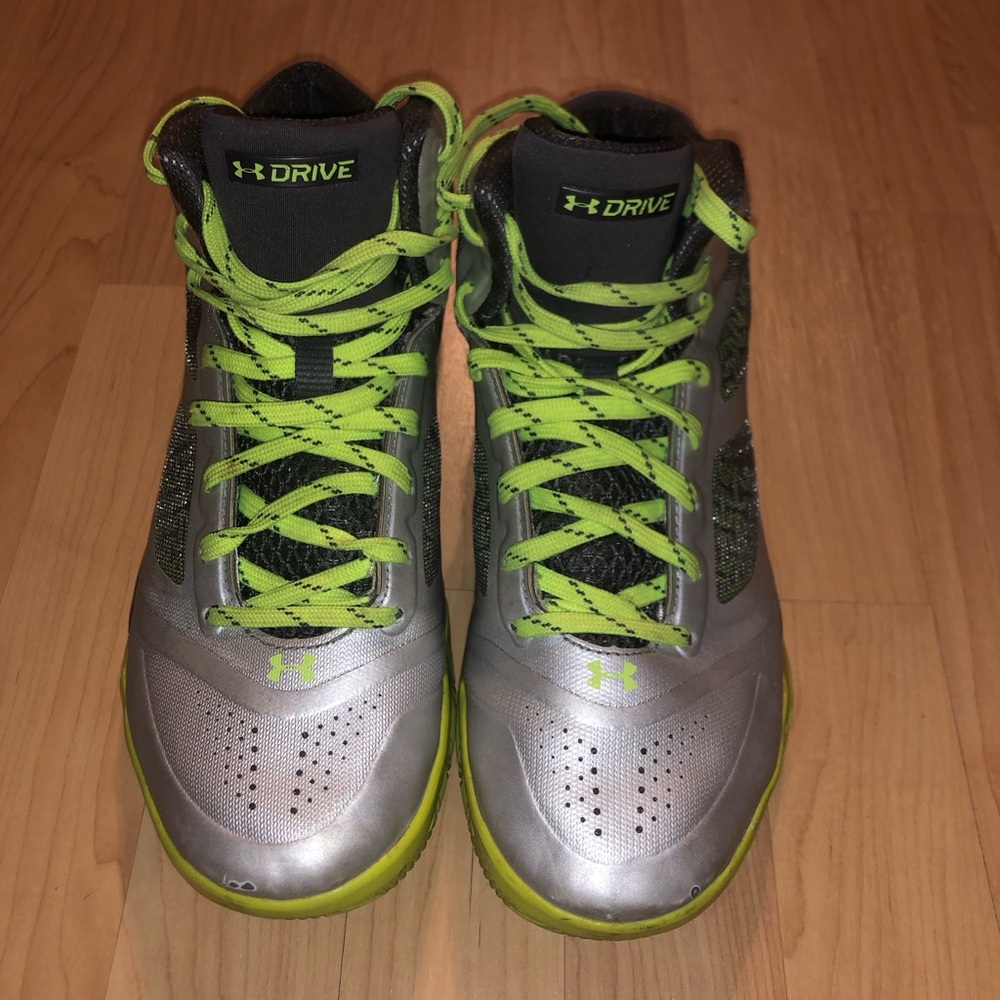 Under Armor Clutchdrive Basketball shoes